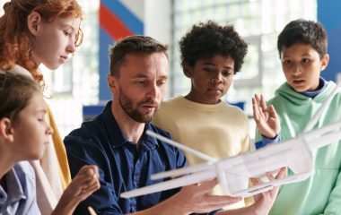 explaining-how-to-assemble-plane-model-2025-03-05-19-15-33-utc (1)